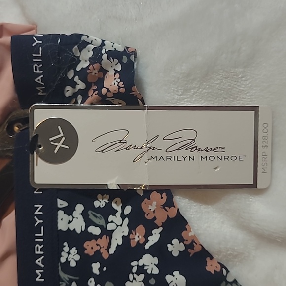 Marilyn Monroe Thong 3 Pack - Picture 2 of 3